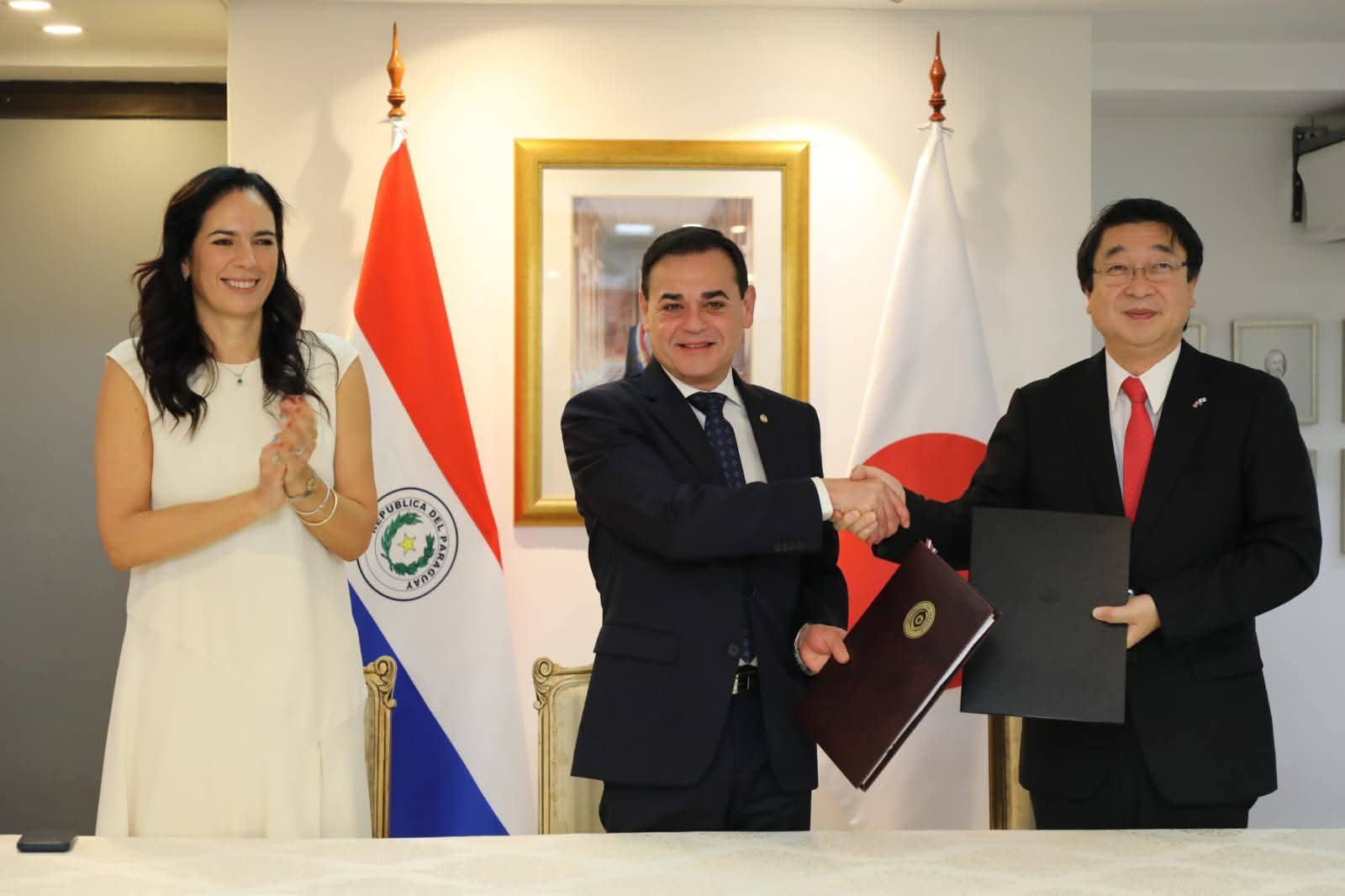 Paraguay y Japón firman acuerdo para mejoramiento de corredor de la integración