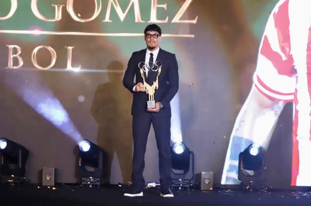 Reconocimiento a Gustavo Gómez