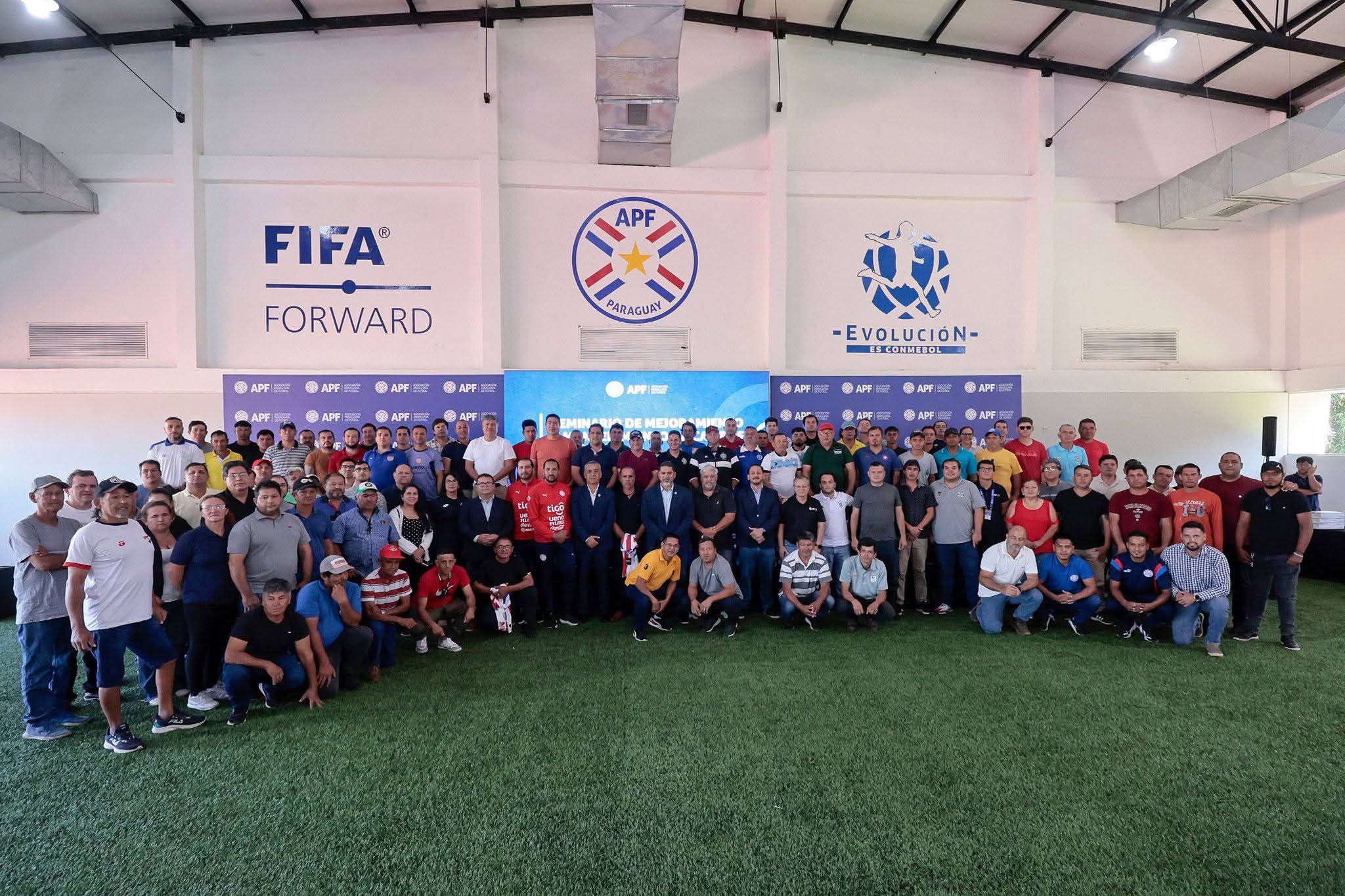 APF refuerza estándares de calidad en los campos de juego con un seminario técnico en el CARDE