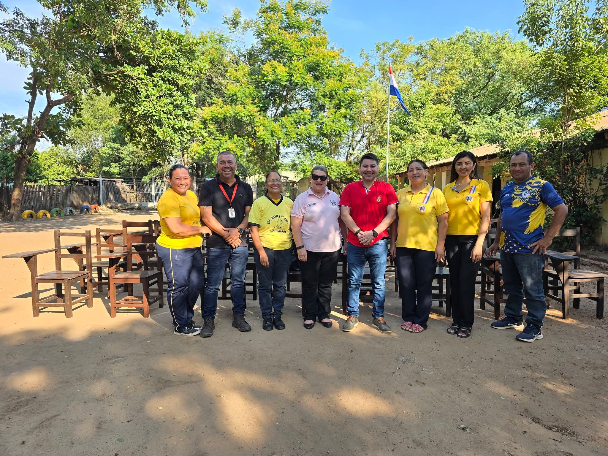 Entrega de Mobiliarios Escolares en Concepción