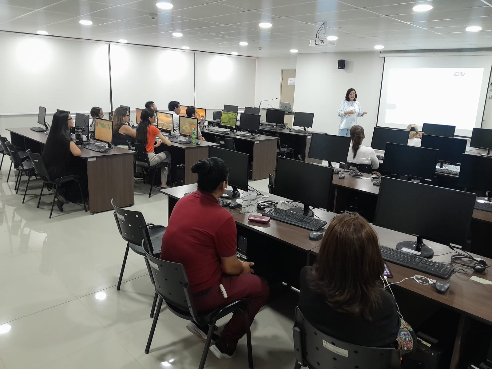 El MITIC anuncia nuevas capacitaciones presenciales en IA y herramientas digitales para marzo