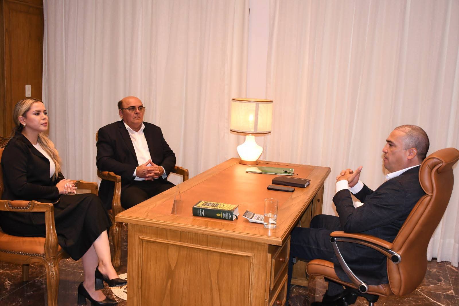 REUNIÓN DE TRABAJO CON NUEVOS SECRETARIOS DEPARTAMENTALES