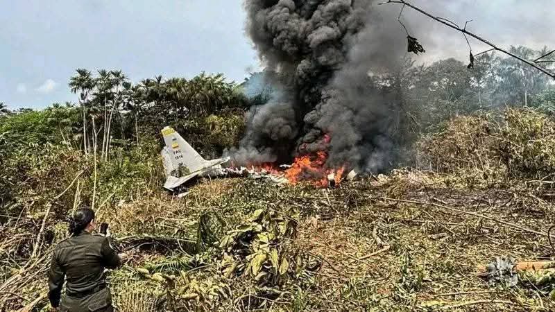 馃敻Avi贸n de la Fuerza A茅rea Colombiana con al menos 125 personas a bordo se estrella.