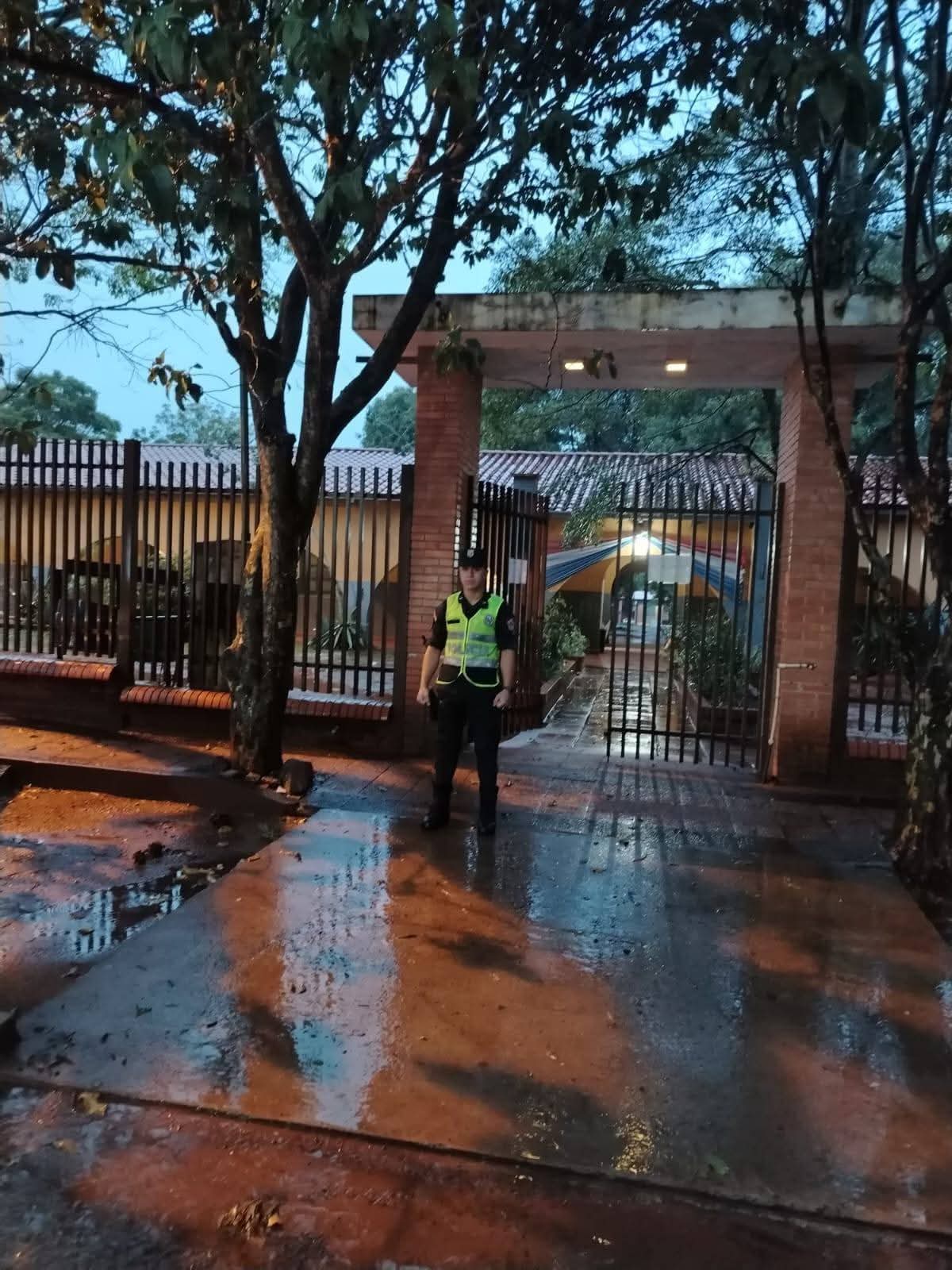 La  Dirección de Prevención y Seguridad COBERTURA DE SEGURIDAD EN INSTITUCIONES EDUCATIVAS 🌧️🎒👮‍♂️