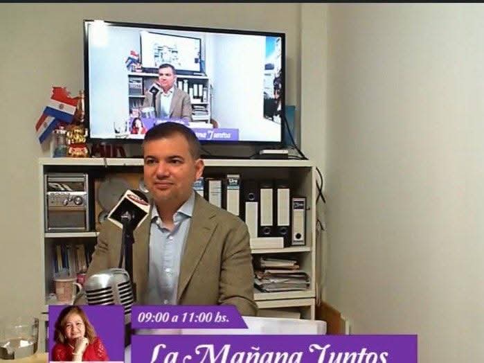 Entrevista en 102.4 Radio Factory Encon con Mary M茅ndez