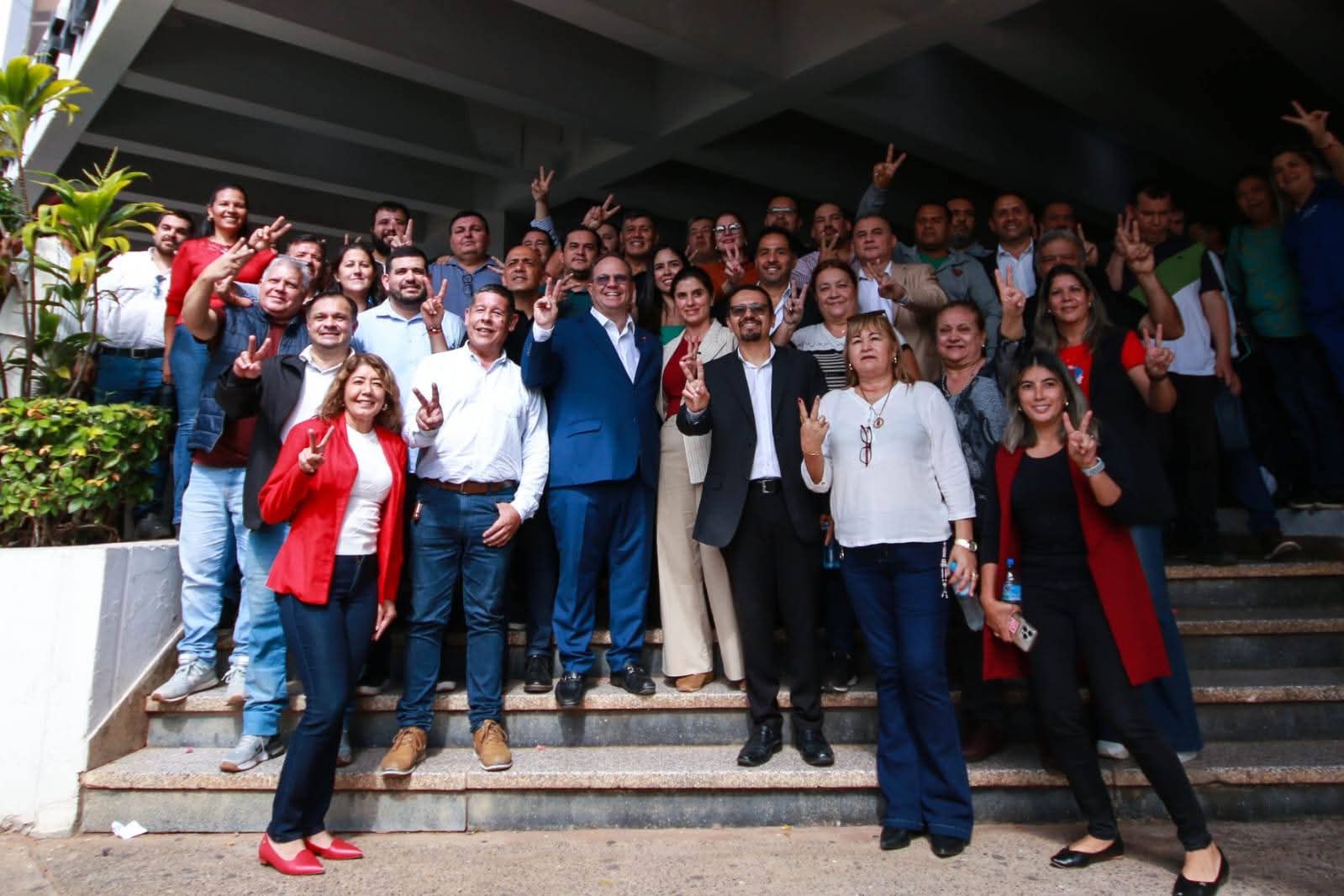Camilo recorre áreas clave de la Municipalidad y reconoce rol de los funcionarios