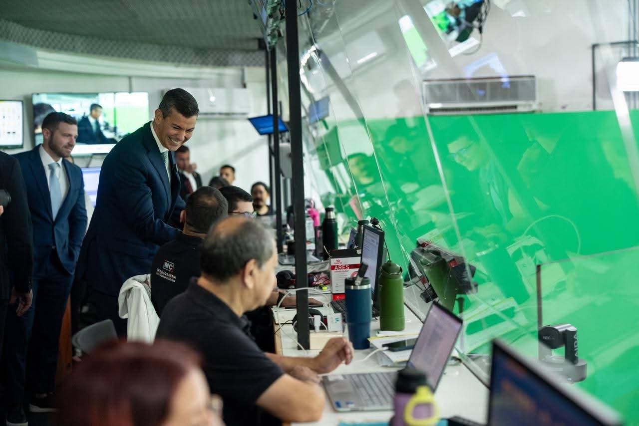 Visita presidencial por el 50° aniversario de Radio 
