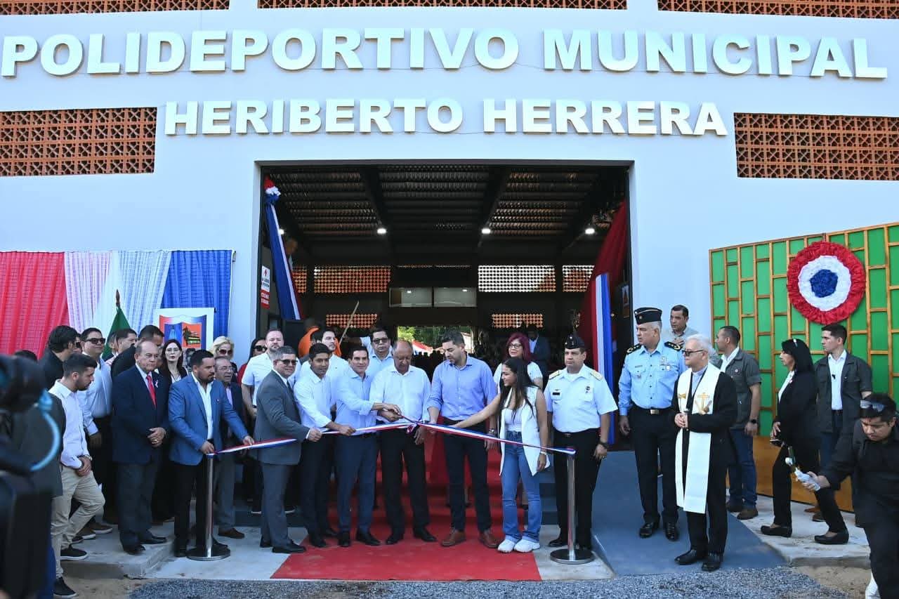 Inauguración del Polideportivo Municipal en Guarambaré