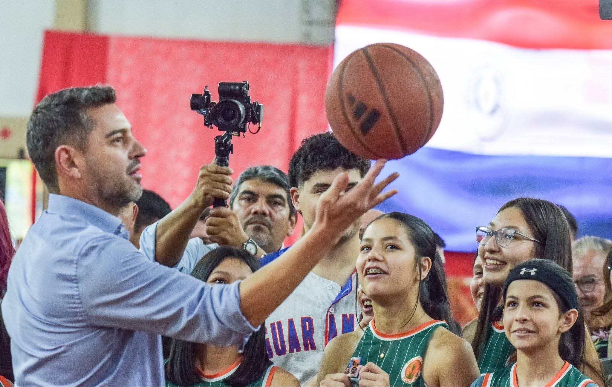 Inauguración del Polideportivo Municipal en Guarambaré