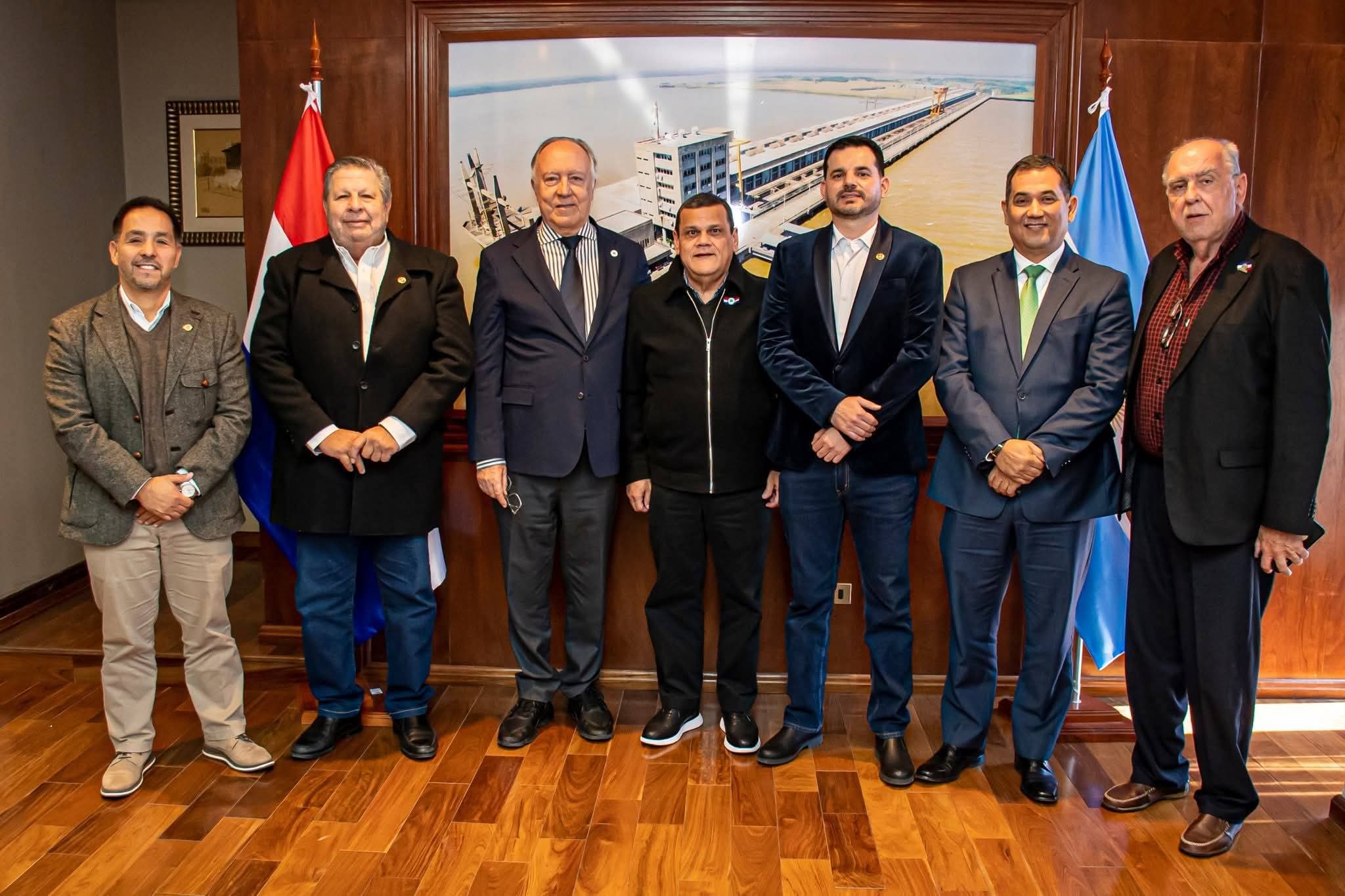 Visita protolar del Embajador Guillermo Nielsen a la EBY 