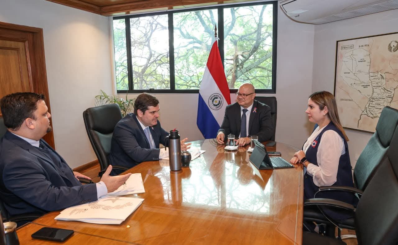 MEF y SENACSA analizan agenda institucional y desempeño del sector productivo