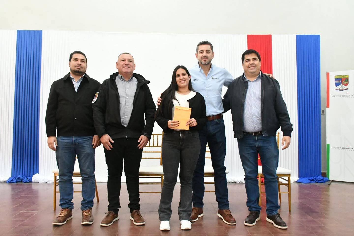 Entrega de Becas Universitarias en Ñeembucú 