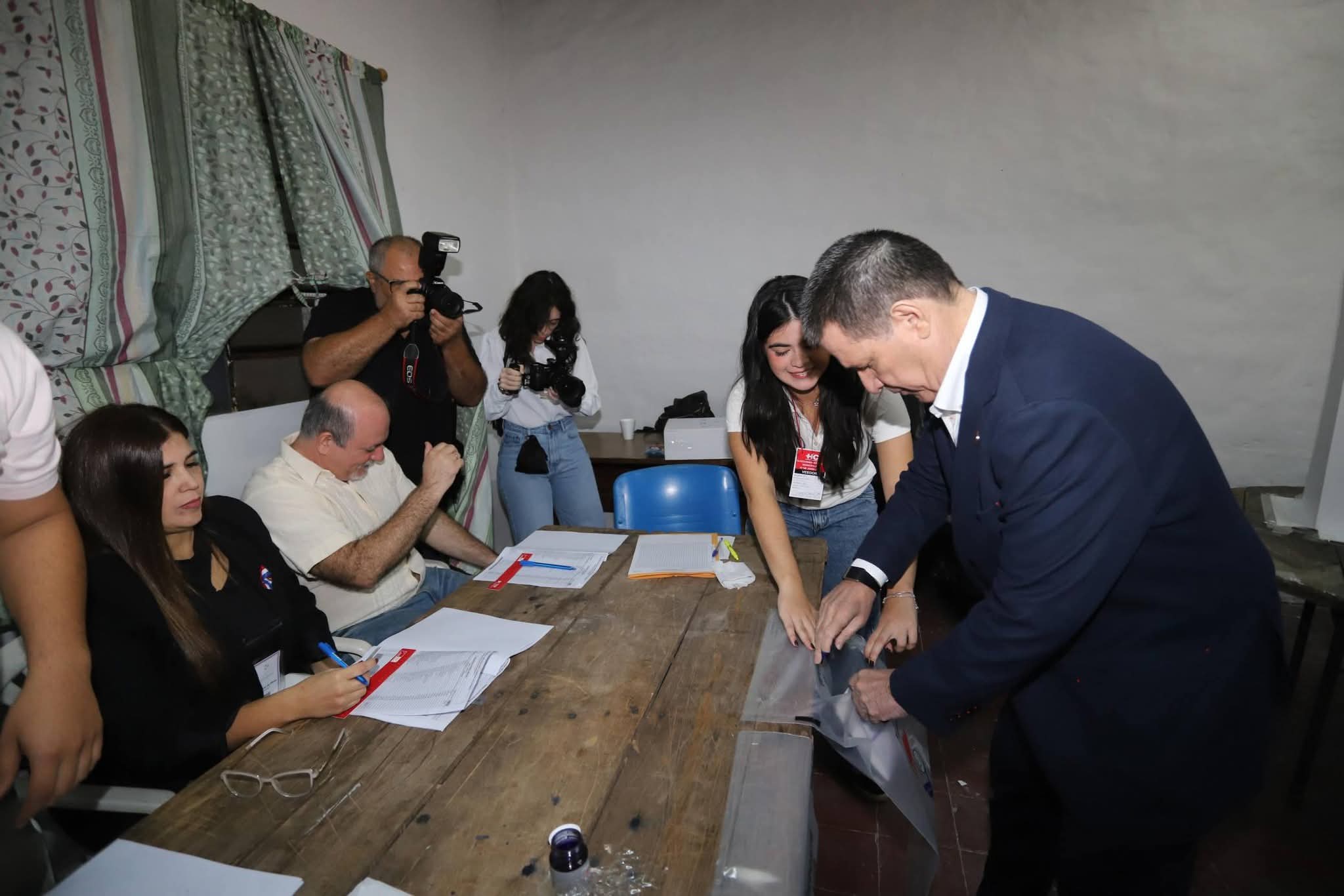 Participación cívica de Horacio Cartes 