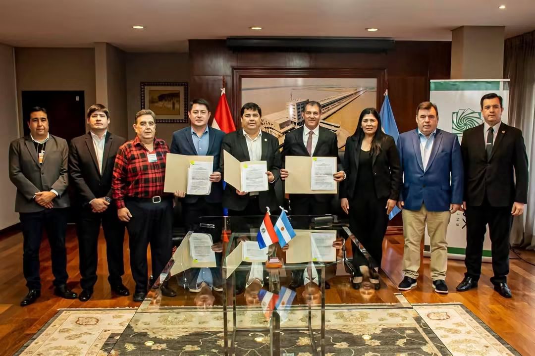 EBY firma convenios para beneficiar a miles de pequeños productores 