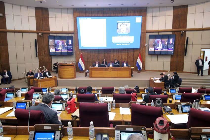 Benítez intentó frenar pedido sobre Atlas, pero Diputados exigirá informes al BCP